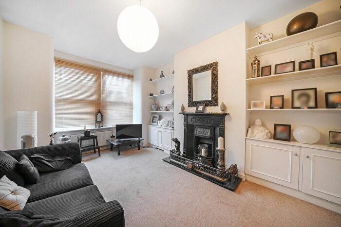 2 Bedroom Flat For Sale In Sandringham Road, London, NW2