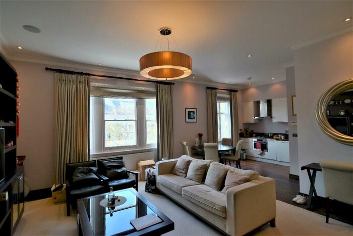 2 Bedroom Flat To Rent In Redcliffe Gardens, London, SW10