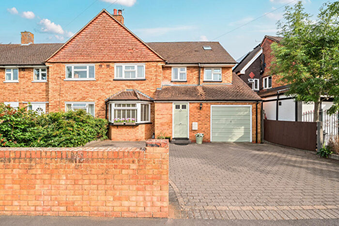 5 Bedroom End Of Terrace House For Sale In Rutson Road, Byfleet, KT14