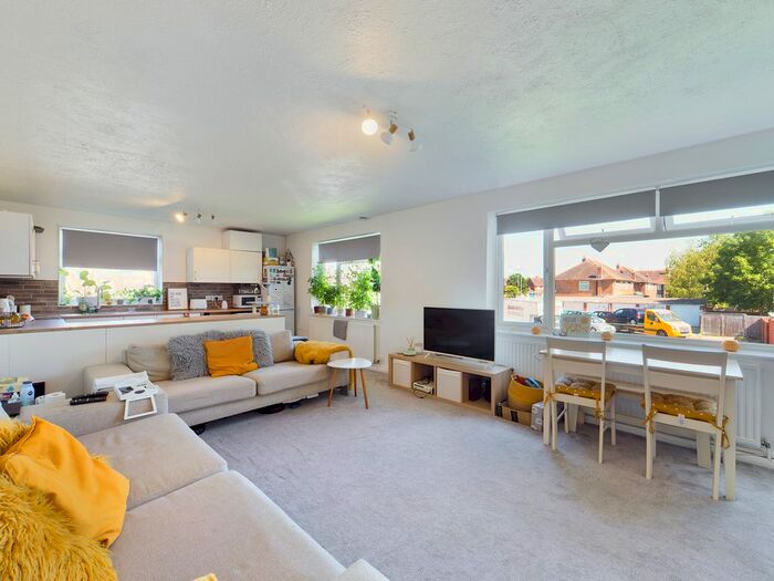 2 Bedroom Maisonette To Rent In Long Drive, Ruislip, HA4
