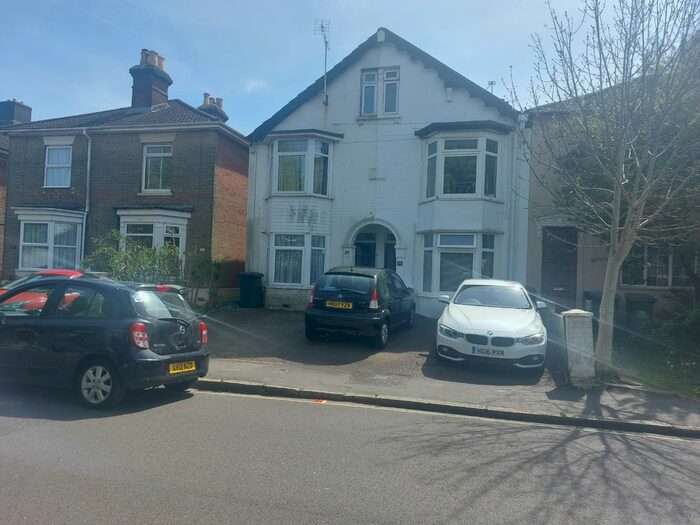 2 Bedroom Flat To Rent In Millbrook Road East, Southampton, SO15