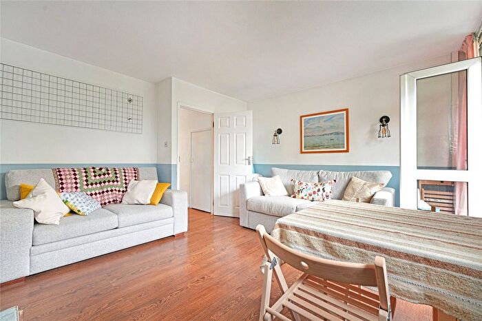 2 Bedroom Flat To Rent In Avon Road, Walthamstow, London, E17