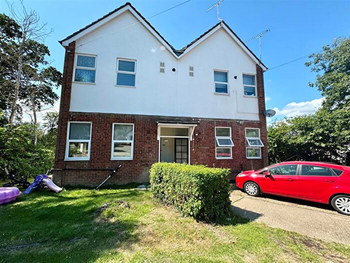 2 Bedroom Flat To Rent In Catherine Road, Benfleet, SS7