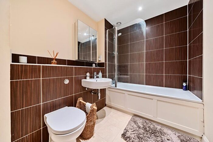 2 Bedroom Apartment To Rent In Cheam Road, Epsom, KT17