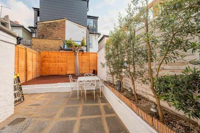3 Bedroom Property To Rent In Wallis Cottages, Brixton Hill, London, SW2