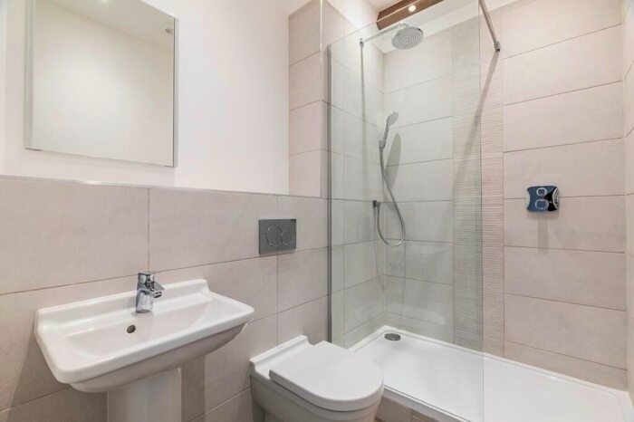 3 Bedroom Flat To Rent In Lynbrook Grove, London, SE15