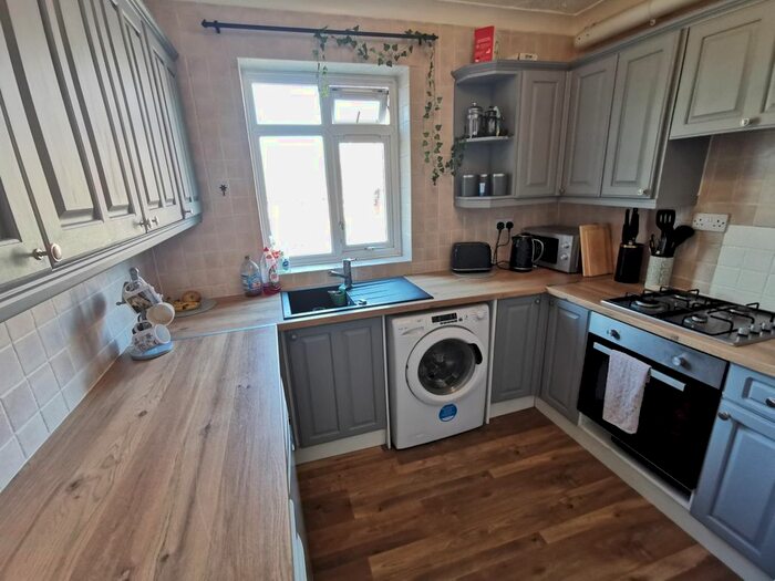 2 Bedroom Flat To Rent In Long Row, Norwich, NR3