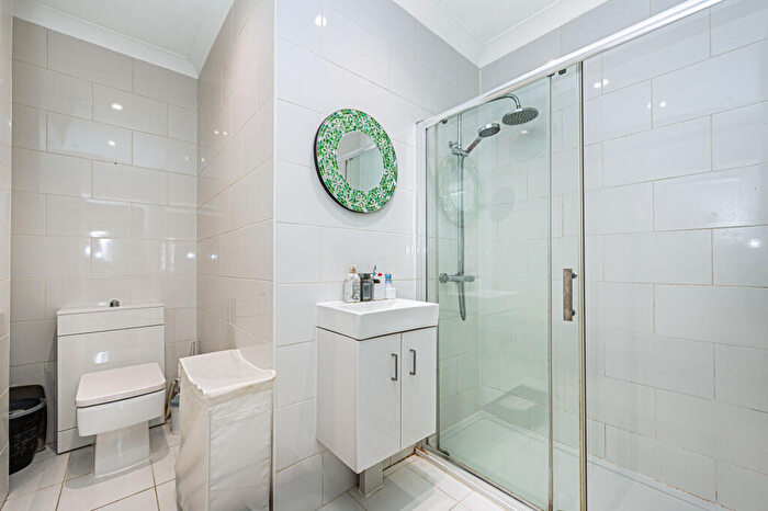 1 Bedroom Flat To Rent In Finchley Road, Temple Fortune, London, NW11