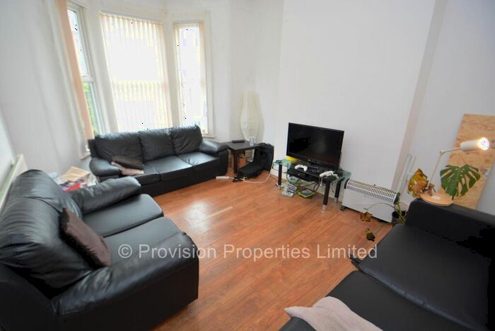 4 Bedroom Terraced House To Rent In Delph Mount, Woodhouse, Leeds, LS6