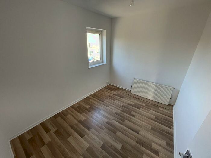 2 Bedroom Apartment To Rent In High Street, Blackwood, NP12