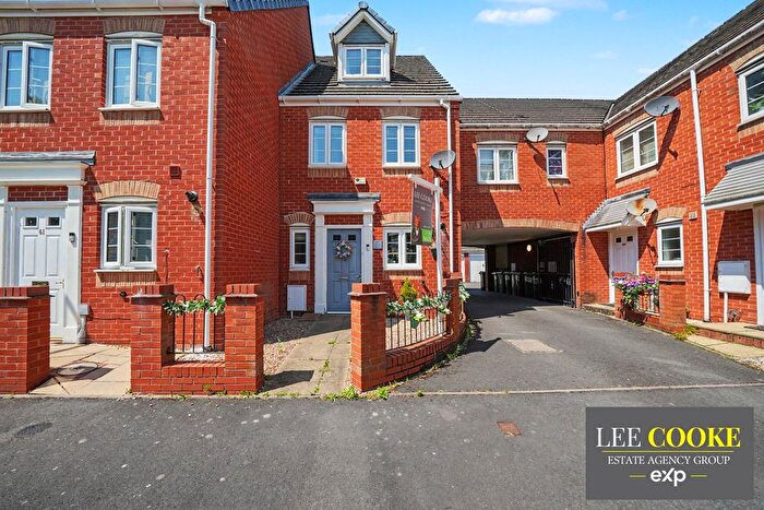 3 Bedroom Town House For Sale In Ellards Drive, Wednesfield, Wolverhampton, WV11