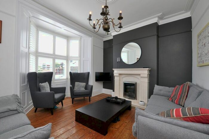 4 Bedroom End Of Terrace House For Sale In North Terrace, Fylingthorpe, Whitby, YO22