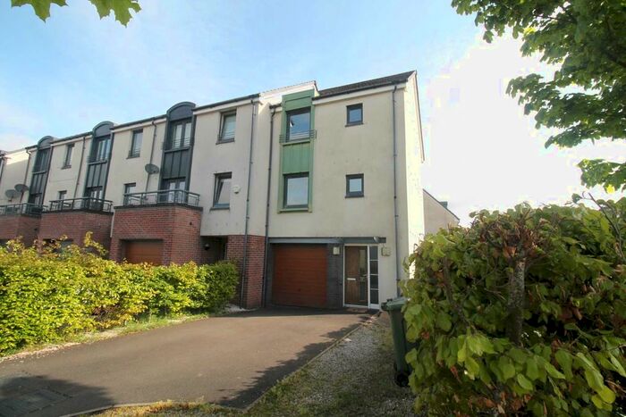 3 Bedroom Town House To Rent In Crofton Avenue, Renfrew, PA4