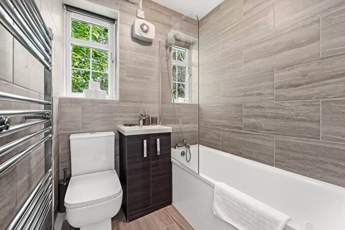 2 Bedroom Flat To Rent In Addison Way, London, NW11