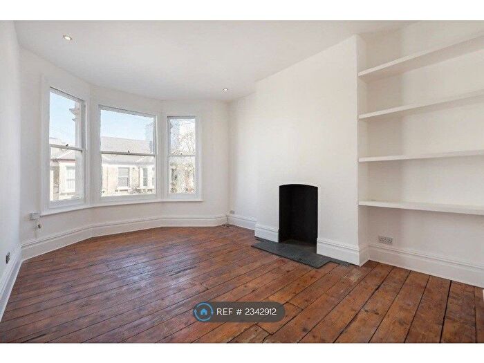 2 Bedroom Flat To Rent In Tremadoc Road, London, SW4