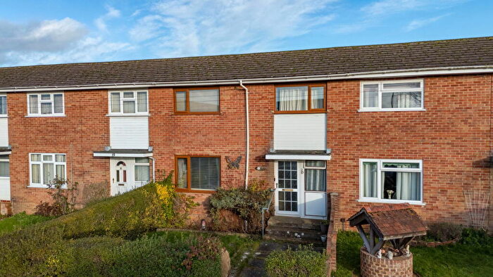 3 Bedroom Semi Detached House For Sale In Poultons Close, Overton, Basingstoke, RG25