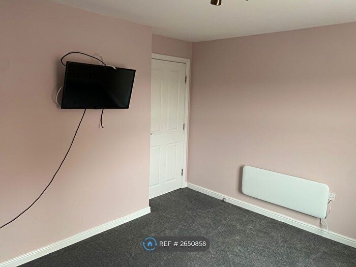2 Bedroom Flat To Rent In Alma Wood Close, Chorley, PR7