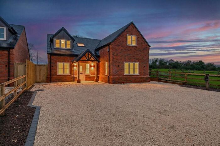 4 Bedroom Detached House For Sale In Courtside Off The Green, Snitterfield, Stratford Upon Avon, CV37