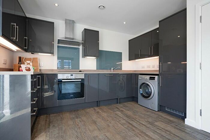 2 Bedroom Apartment To Rent In Queensway, Southampton, Hampshire, SO14