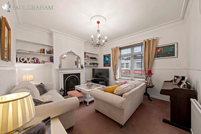 3 Bedroom Maisonette For Sale In Stafford Road, Wallington, SM6