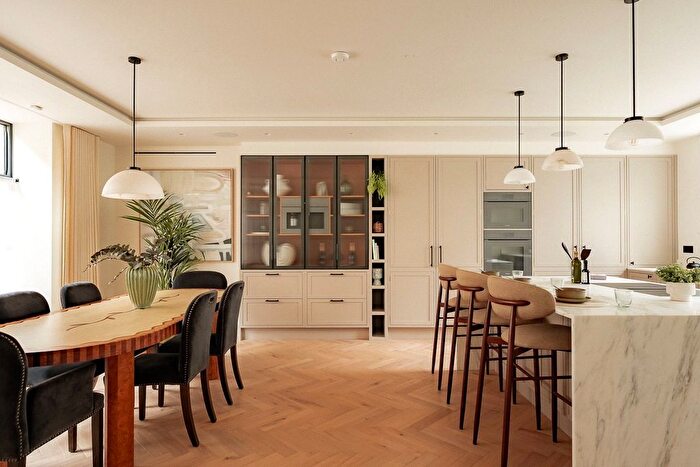 4 Bedroom Mews For Sale In Bridstow Place, Notting Hill, London, W2