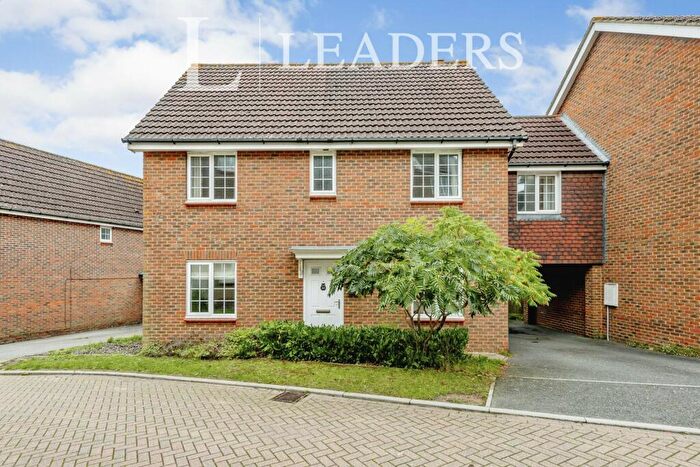 5 Bedroom Link Detached House To Rent In Oakhill Chase, Poundhill, RH10