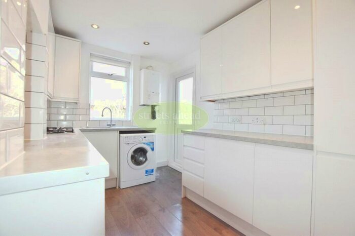 3 Bedroom Terraced House To Rent In Davidson Road, Croydon, CR0