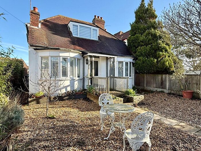 3 Bedroom Detached Bungalow For Sale In Wych Lane, Bridgemary, PO13