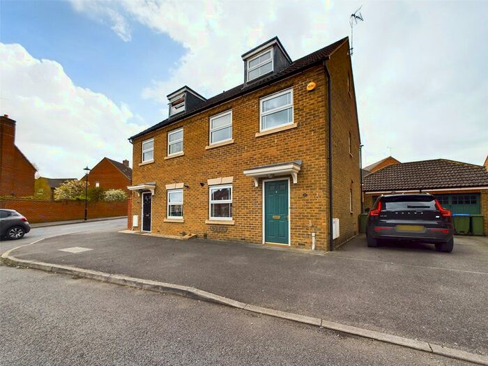 3 Bedroom Semi-Detached House To Rent In Arncott Way, Aylesbury, HP19
