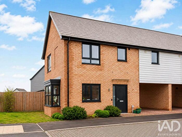 3 Bedroom Link Detached House For Sale In Orchid Fields, Ely, Cambridgeshire, CB6