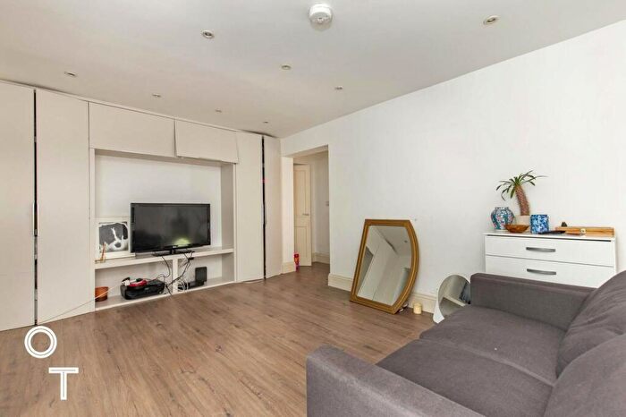 2 Bedroom Apartment To Rent In Leighton Road, NW5