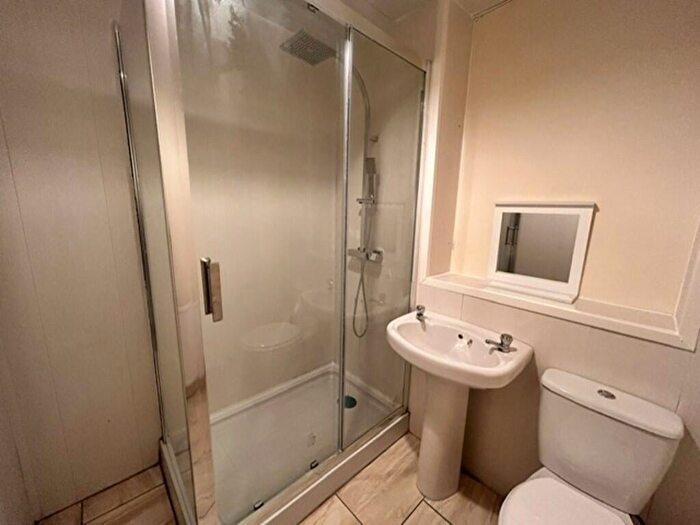 2 Bedroom Apartment To Rent In Errol Gardens, New Gorbals, G5