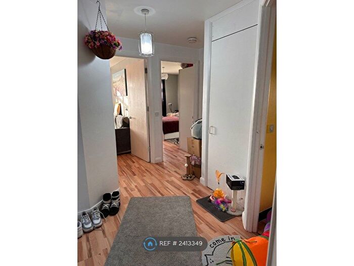 2 Bedroom Flat To Rent In Marston Way, London, SE19