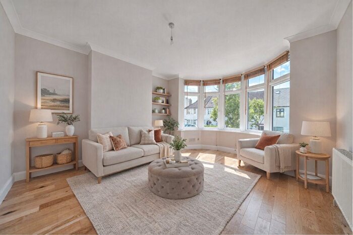 4 Bedroom End Of Terrace House For Sale In Grangecliffe Gardens, South Norwood, London, SE25