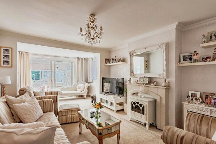 3 Bedroom Detached House For Sale In Shipley Bridge Lane, Copthorne, Crawley, RH10
