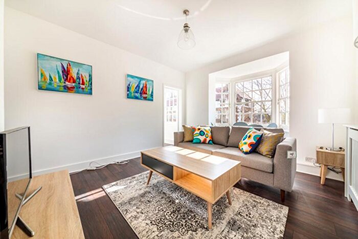 2 Bedroom Flat For Sale In Orsett Street, London, SE11