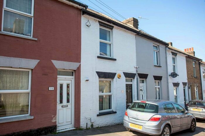 3 Bedroom Terraced House To Rent In Hope Street, Chatham, ME4