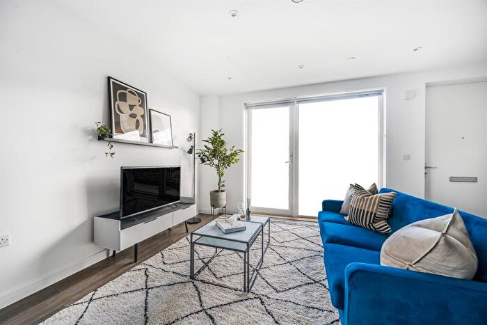 2 Bedroom Apartment To Rent In Bed, Rd Floor, Dunlin, Pelican House In Fresh Wharf, IG11