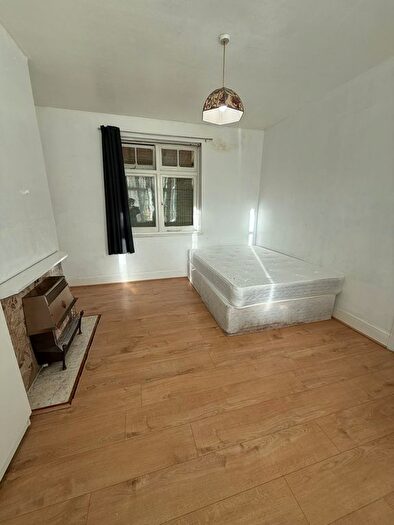 3 Bedroom Detached House To Rent In Park Road, Hounslow, TW3