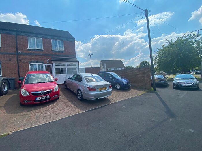 3 Bedroom Semi-Detached House To Rent In Oak Road, West Bromwich, B70