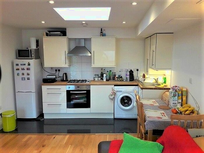 1 Bedroom Flat To Rent In Victory Road Mews, London, SW19