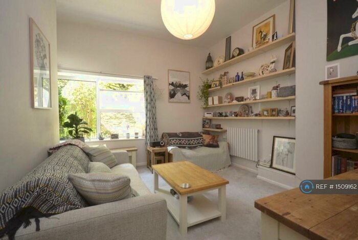 2 Bedroom Flat To Rent In Montague Court, Bristol, BS2