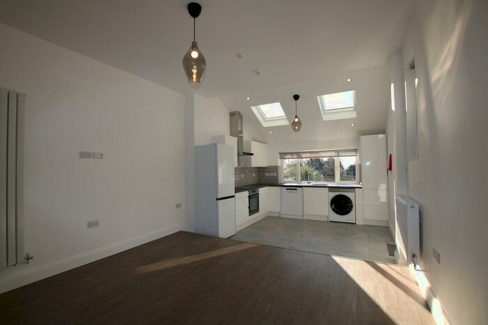 3 Bedroom Ground Flat To Rent In Holland Road, Kensal Rise, London, NW10