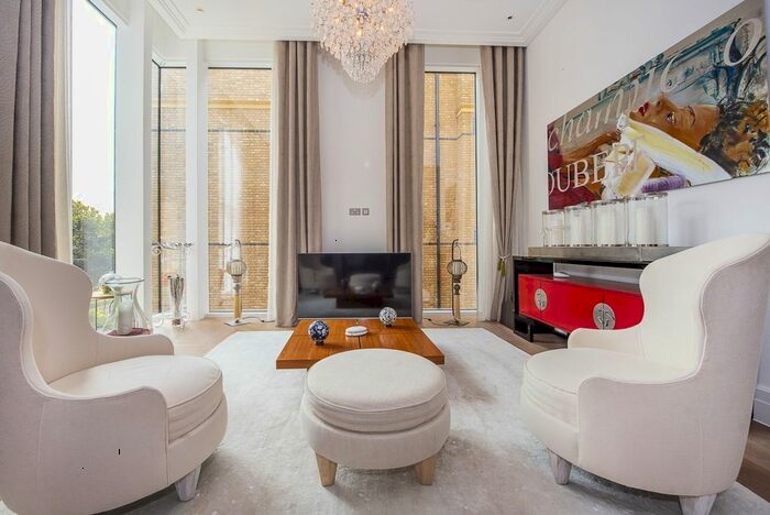 3 Bedroom Flat To Rent In Chambers Park Hill, London, SW20