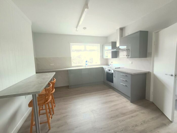 2 Bedroom Flat To Rent In Alexandra Terrace, Sutton In Ashfield, NG17