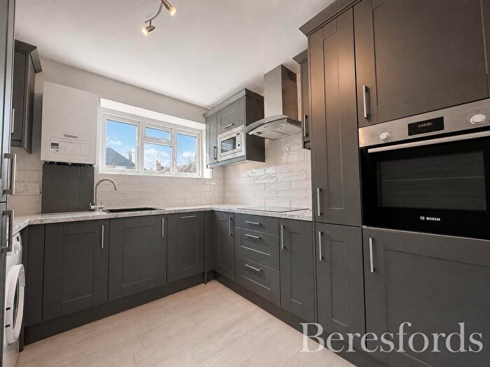 1 Bedroom Apartment For Sale In Leyburn Crescent, Romford, RM3