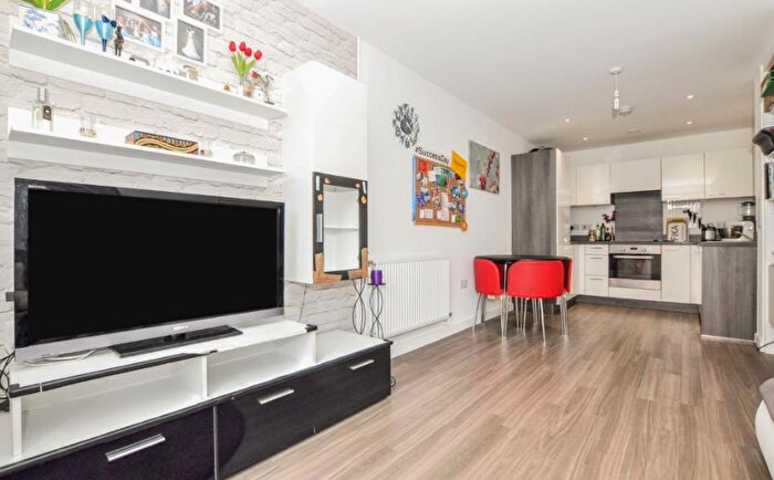 2 Bedroom Apartment To Rent In Connersville Way, Croydon, CR0