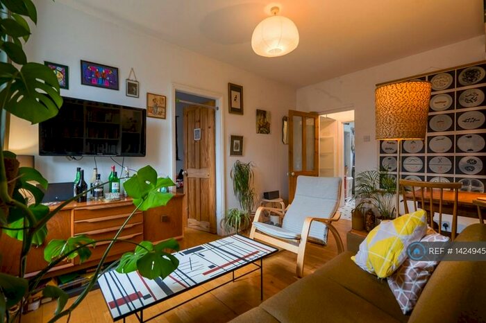 2 Bedroom Flat To Rent In Gibson Gardens, London, N16