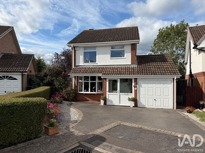 3 Bedroom Detached House For Sale In Marsh End, Birmingham, B38