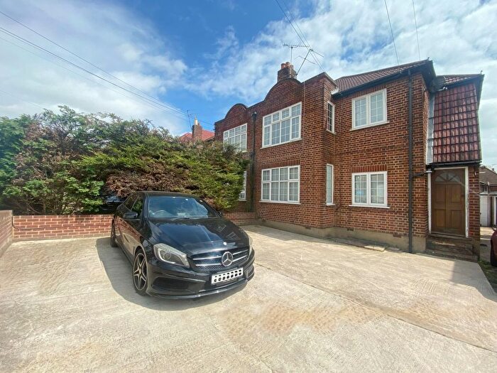 2 Bedroom Maisonette To Rent In Woodcock Hill, Kenton, Harrow, HA3